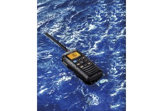 Icom IC M94DE, une VHF portable qui intègre un récepteur AIS 